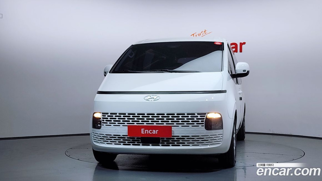 Hyundai Staria Tourer 11-Seater, 2024