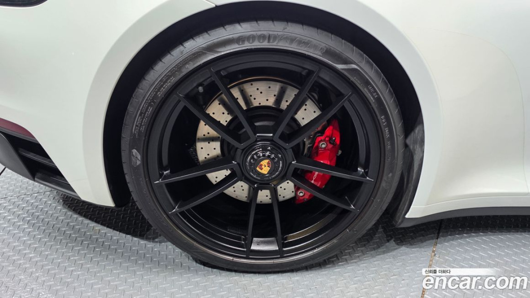 Porsche 911 Carrera 4 GTS Cabriolet, 2023