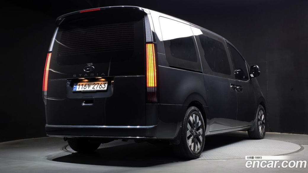 Hyundai Staria Lounge 9-Seater, 2023