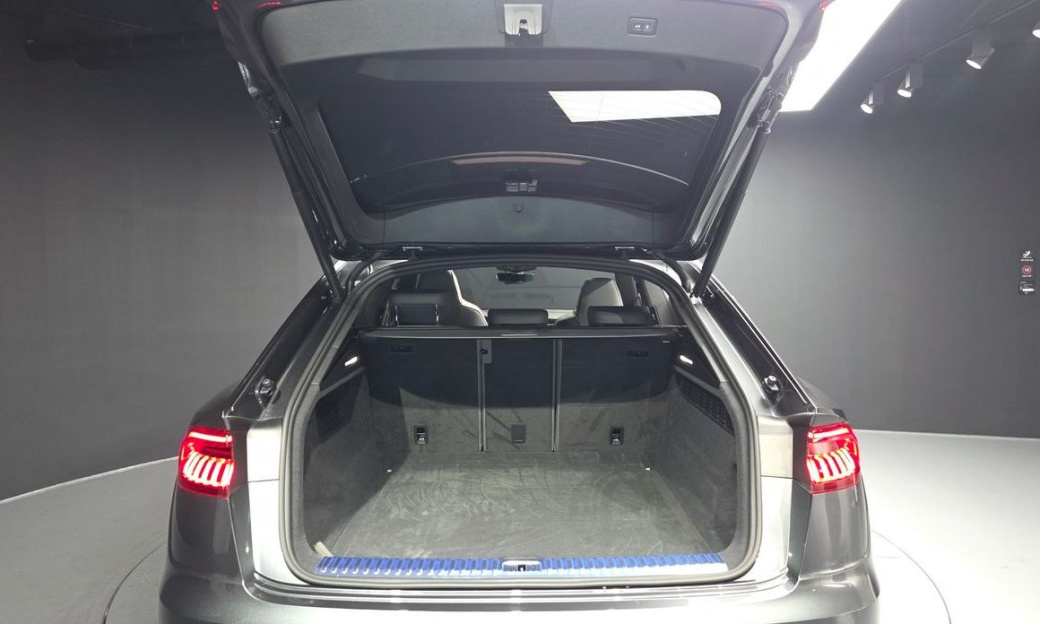 Audi Q8 55 TFSI Quattro Premium, 2022