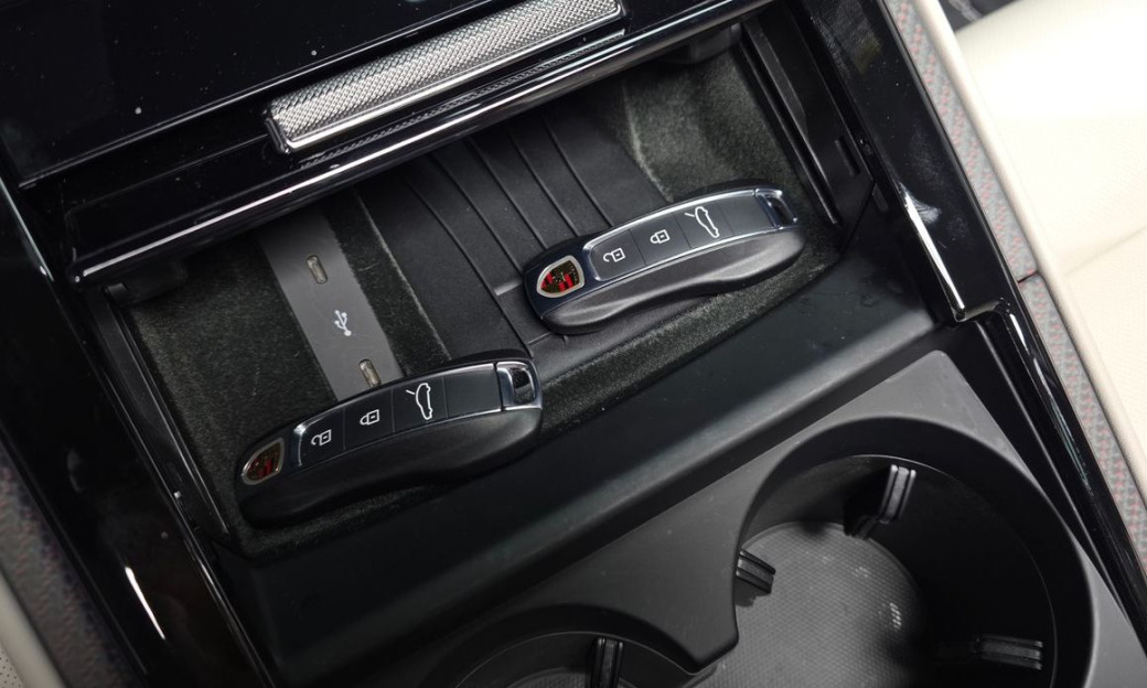 Porsche Panamera 4.0 GTS, 2025