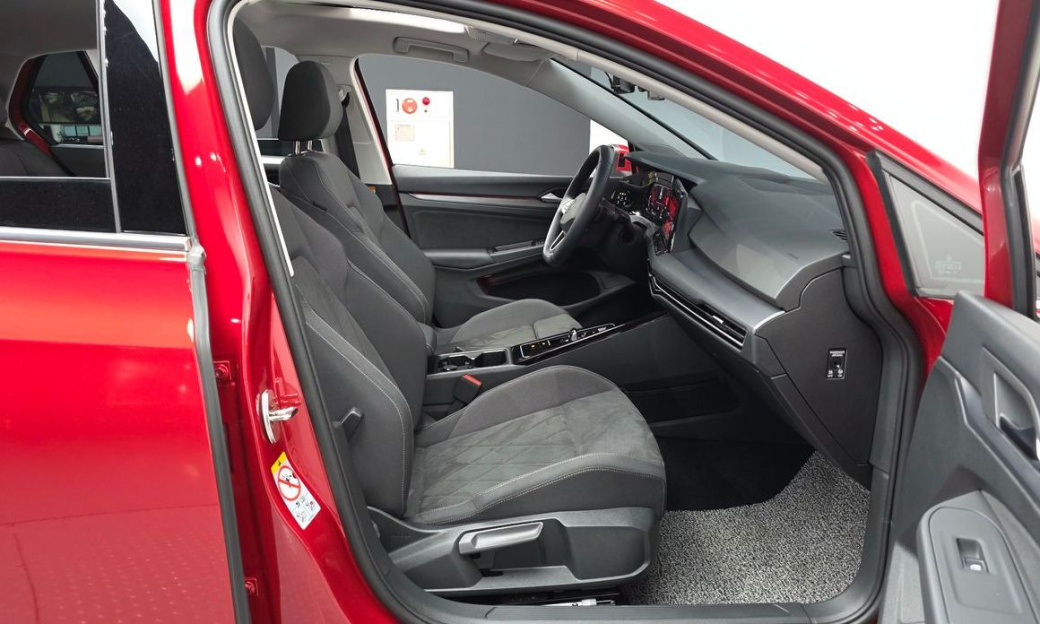 Volkswagen Golf 2.0 TDI Prestige, 2024