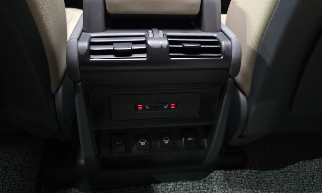 Land Rover Defender 110 D250 S, 2022