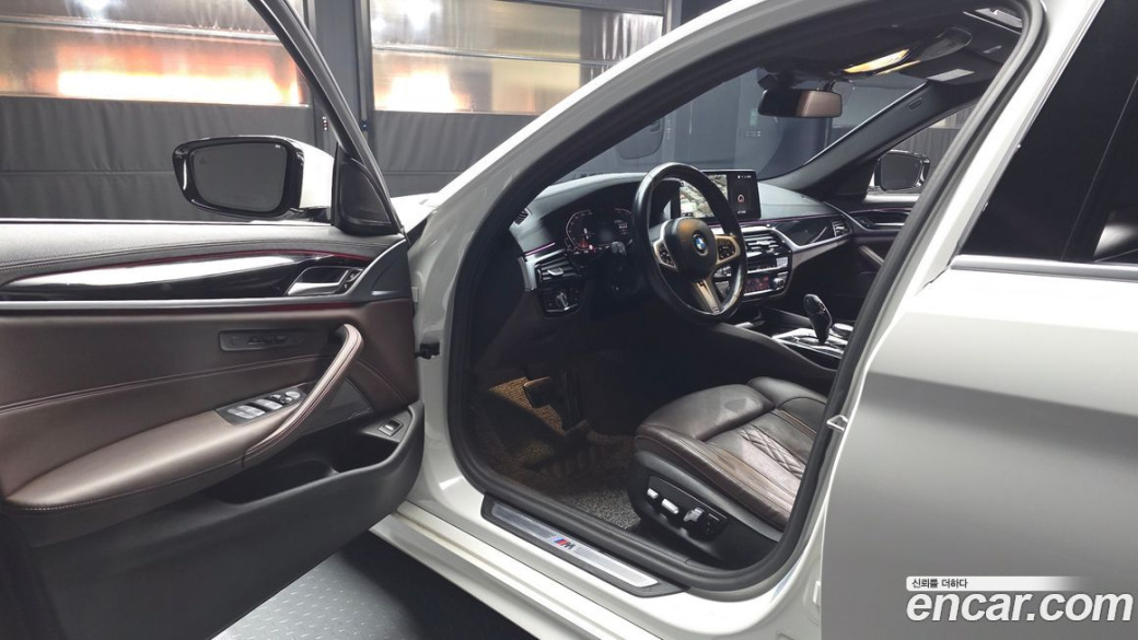 BMW 5-Series 530i xDrive M Sport Package, 2023