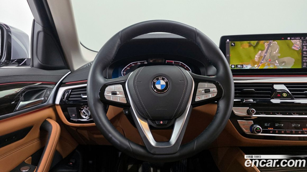 BMW 5-Series 520i Luxury, 2023