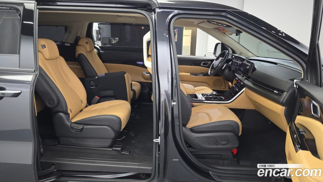 Kia Carnival 11-Seater Signature, 2023
