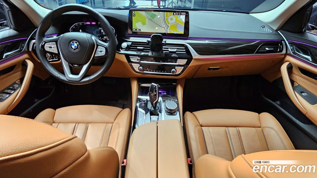BMW 5-Series 520i Luxury, 2022