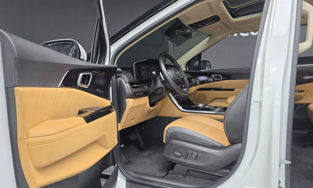 Kia Carnival 9-Seater Signature, 2023