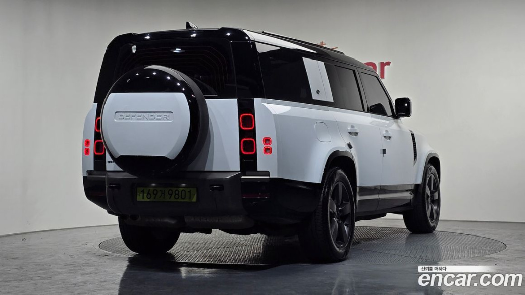Land Rover Defender 130 D300 X-Dynamic HSE, 2024