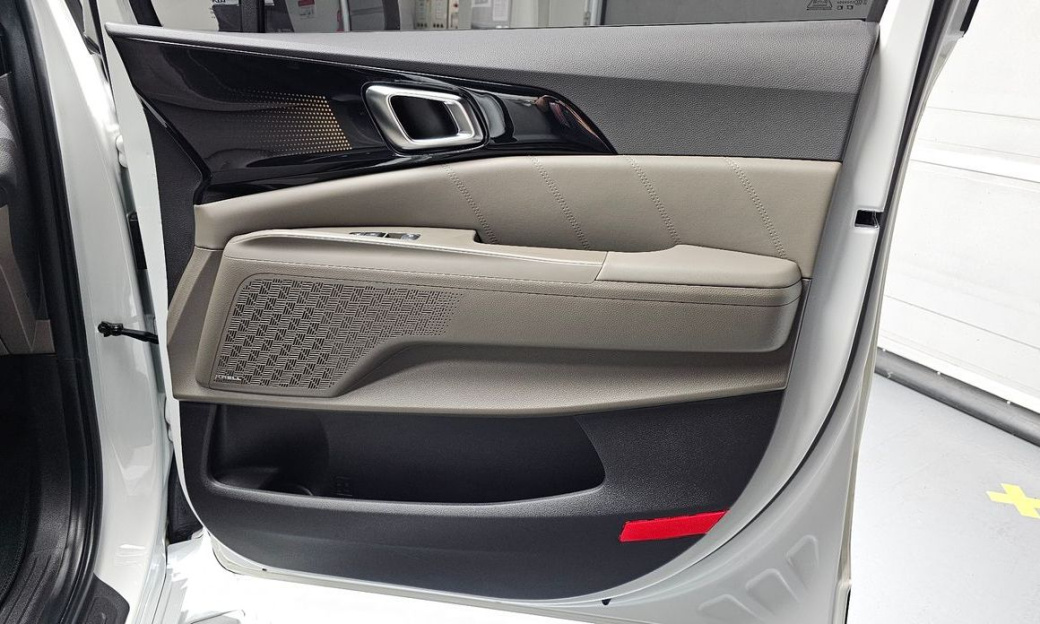 Kia Carnival 9-Seater Signature, 2025