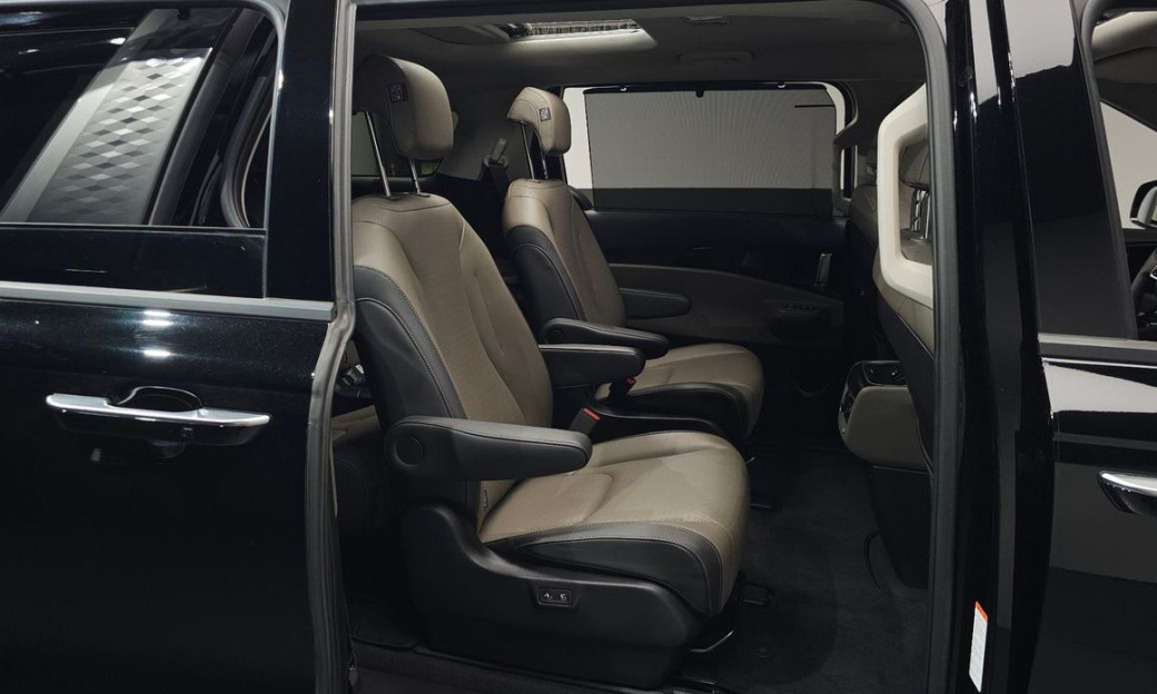Kia Carnival 9-Seater Gravity, 2024