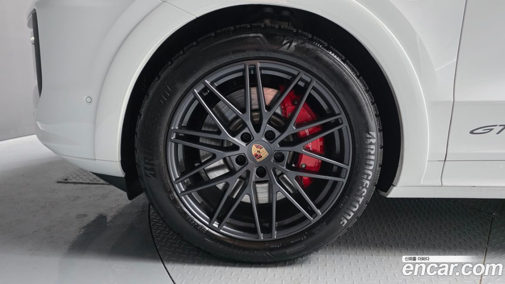 Porsche Cayenne 4.0 GTS Coupe, 2025