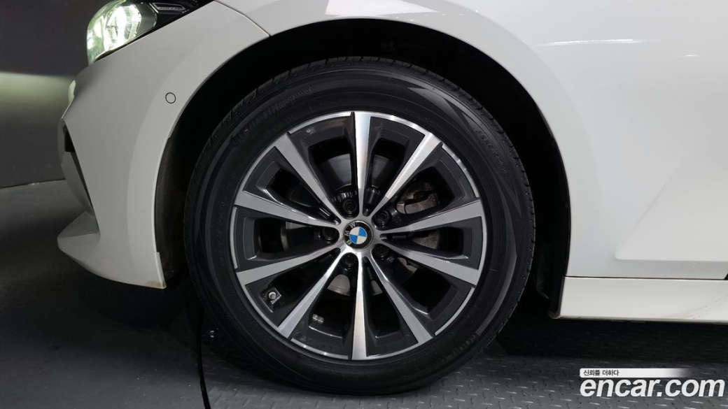 BMW 3-Series 320i, 2023