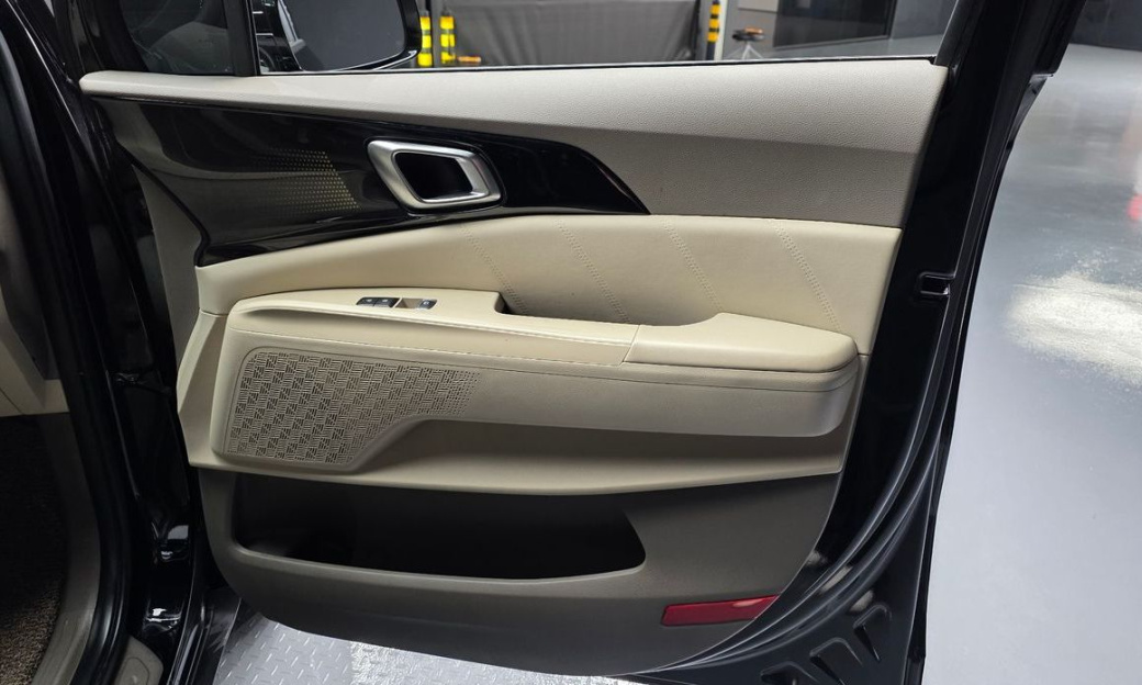 Kia Carnival 9-Seater Signature, 2025