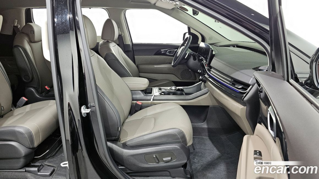 Kia Carnival 9-Seater Signature, 2024