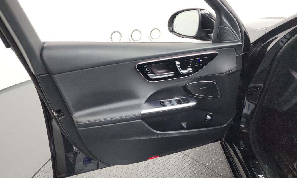 Mercedes-Benz C-Class C300 4MATIC Avantgarde, 2024