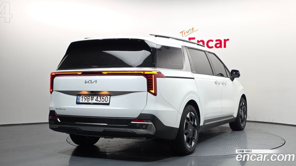 Kia Carnival 7-Seater Signature, 2024