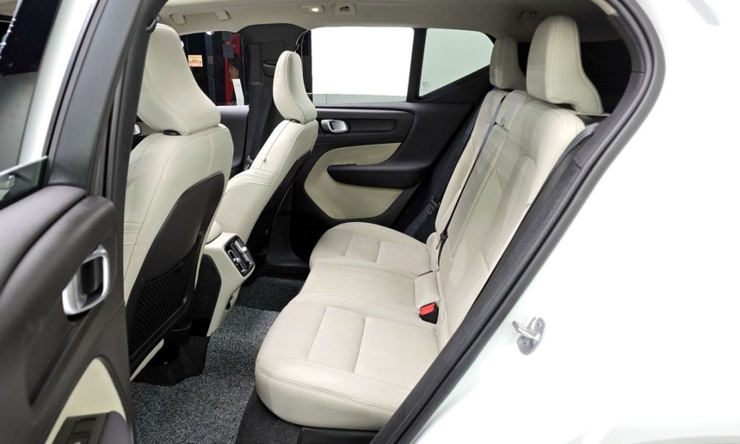 Volvo XC40 B4 Ultra Bright, 2024