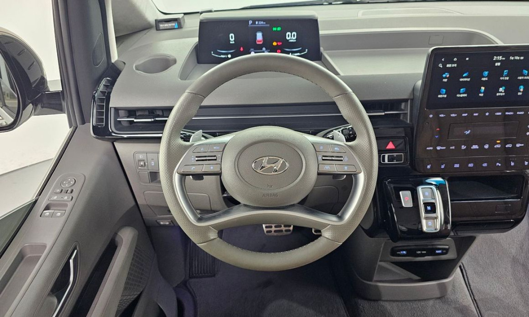 Hyundai Staria 2WD Camping Car, 2024