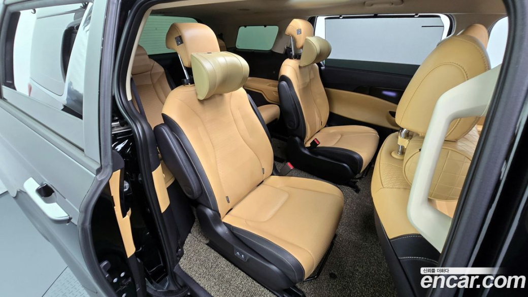 Kia Carnival 9-Seater Signature, 2023