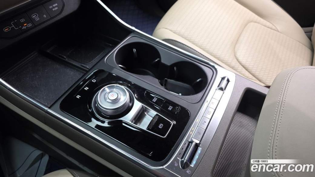 Kia Carnival 9-Seater Signature, 2024