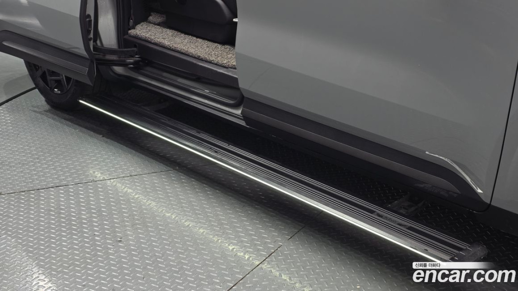 Kia Carnival 9-Seater Gravity, 2025