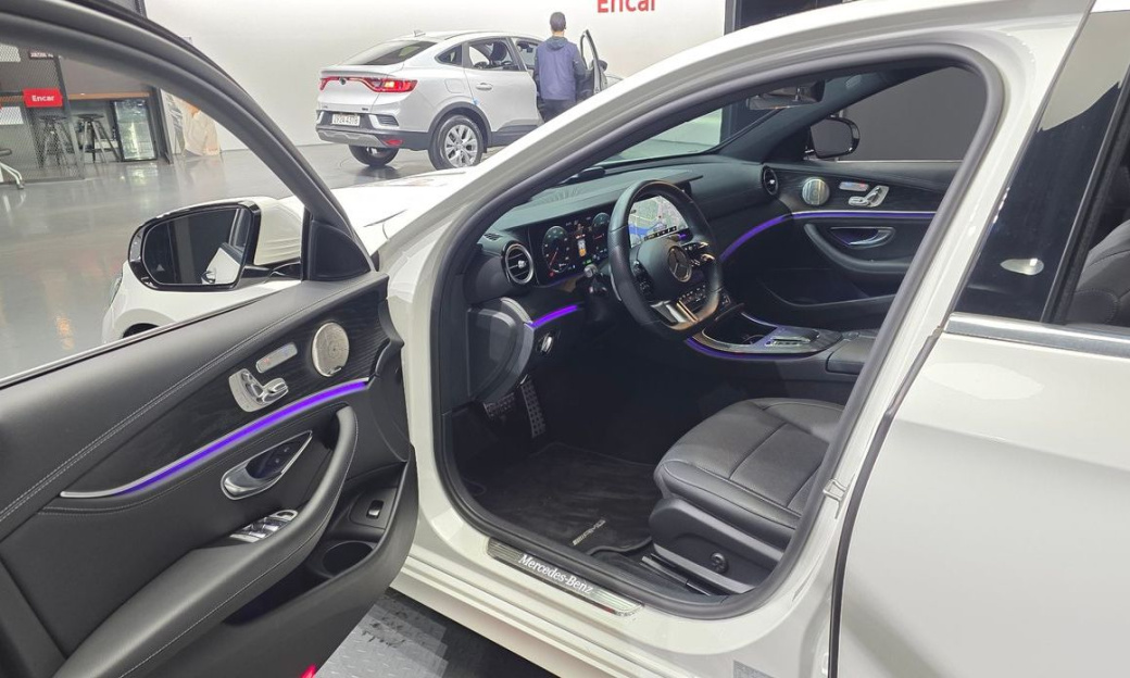 Mercedes-Benz E-Class E220d 4MATIC AMG Line, 2022