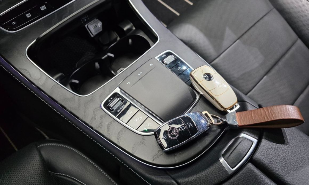 Mercedes-Benz E-Class E220d 4MATIC AMG Line, 2023