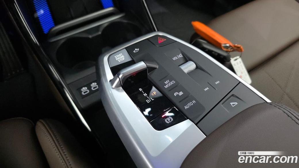 BMW 2-Series 220i Luxury, 2025
