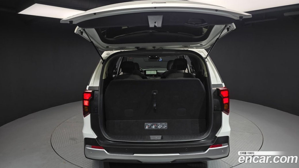 Kia Carnival 9-Seater Prestige, 2024