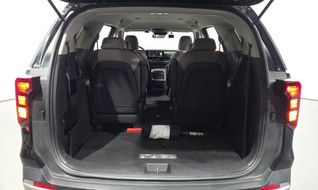 Kia Carnival 9-Seater Prestige, 2024