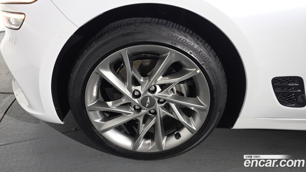 Genesis G70 Gasoline 2.0T 4WD, 2022
