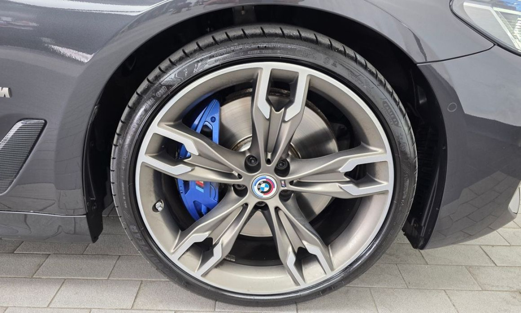 BMW 5-Series M550i xDrive, 2022