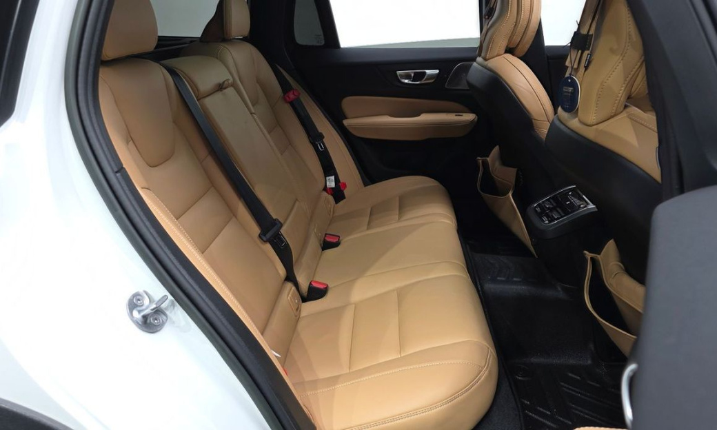 Volvo V60 B5 Ultimate AWD, 2023