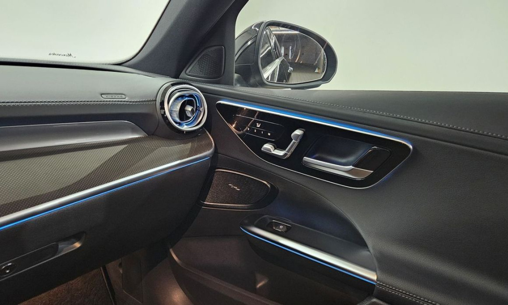 Mercedes-Benz C-Class C300 4MATIC AMG Line, 2023