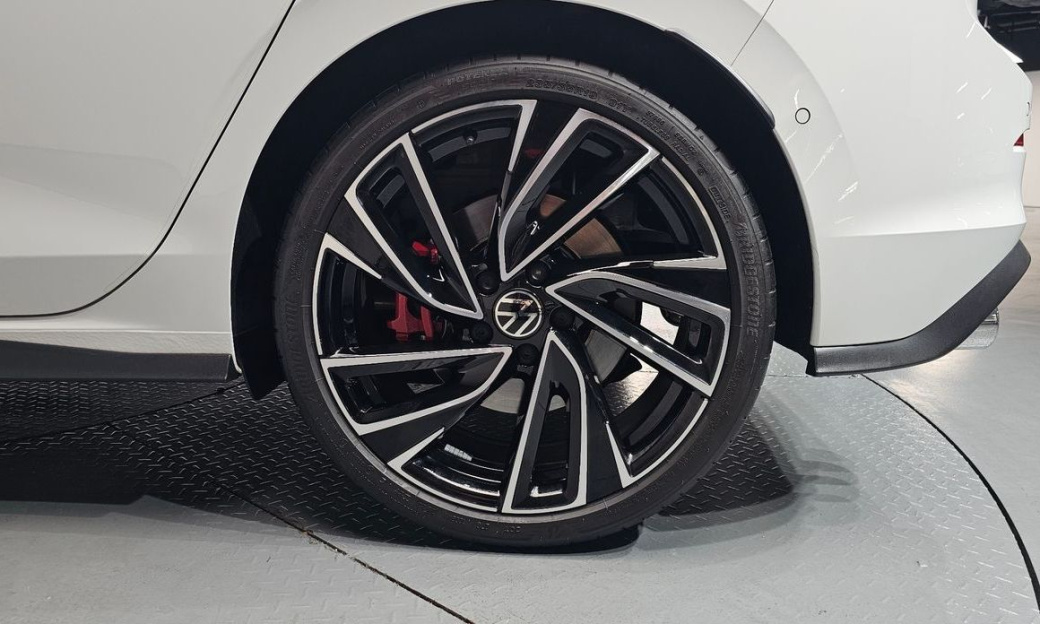 Volkswagen Golf 2.0 GTI, 2024