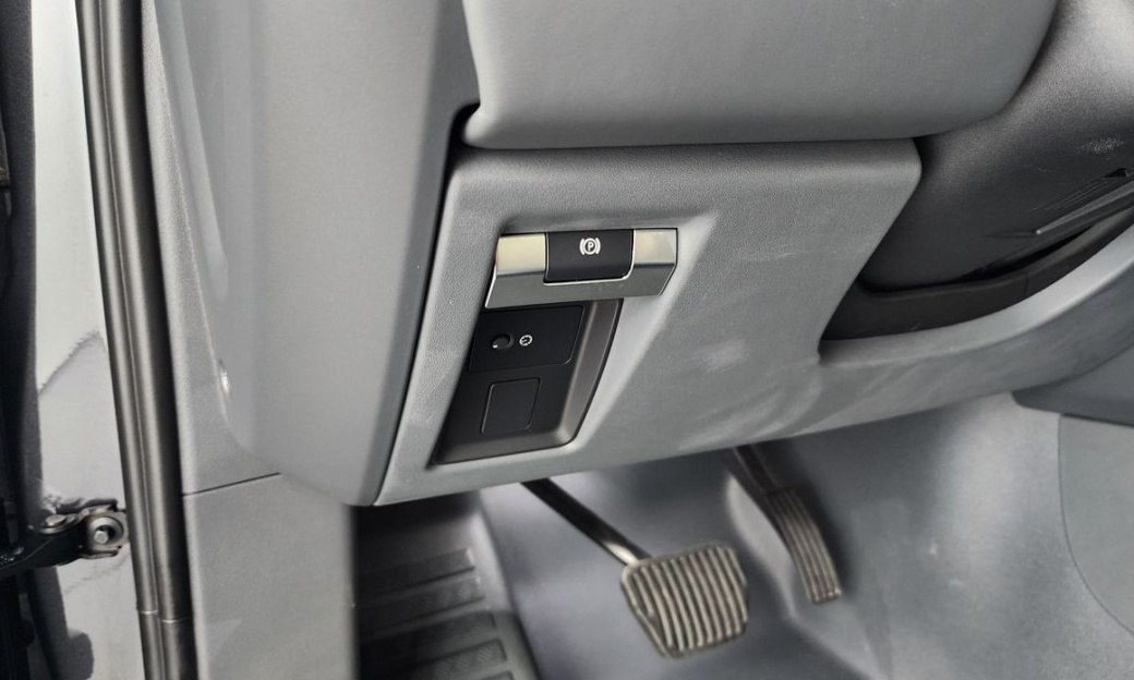 Land Rover Defender 110 P300 X-Dynamic SE, 2024