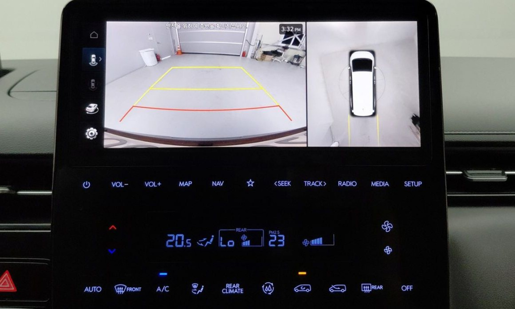 Hyundai Staria Lounge 9-Seater, 2022
