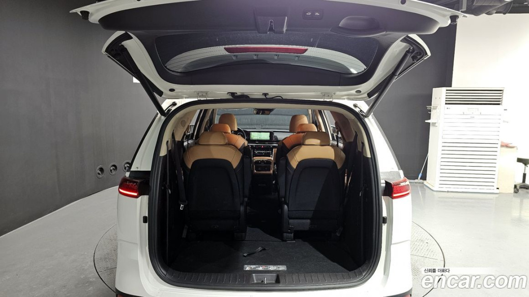 Kia Carnival 9-Seater Signature, 2023