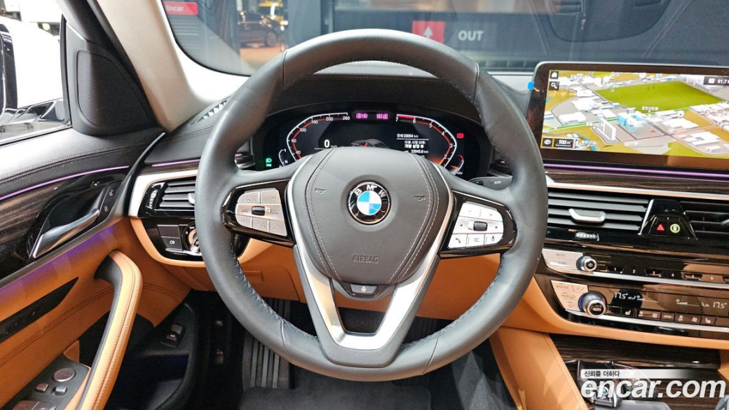 BMW 5-Series 520i Luxury, 2023
