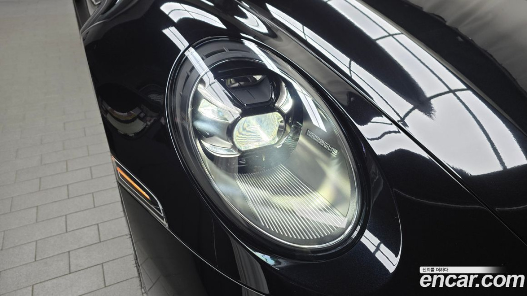 Porsche 911 Carrera 4S Cabriolet, 2024
