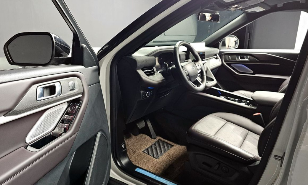 Ford Explorer 2.3 Platinum 4WD, 2025