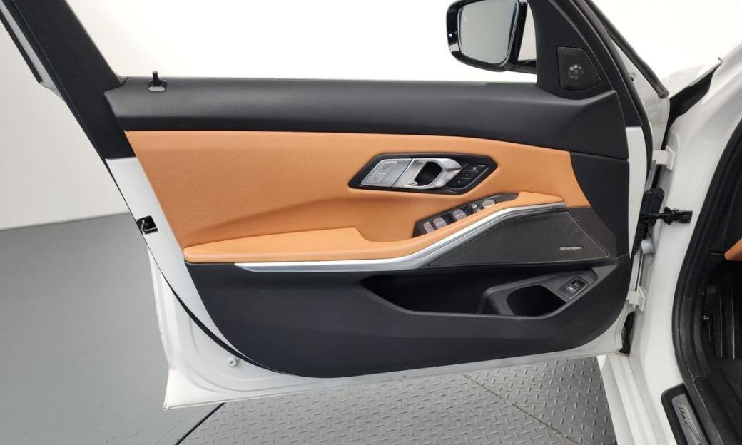 BMW 3-Series 320i M Sport, 2024