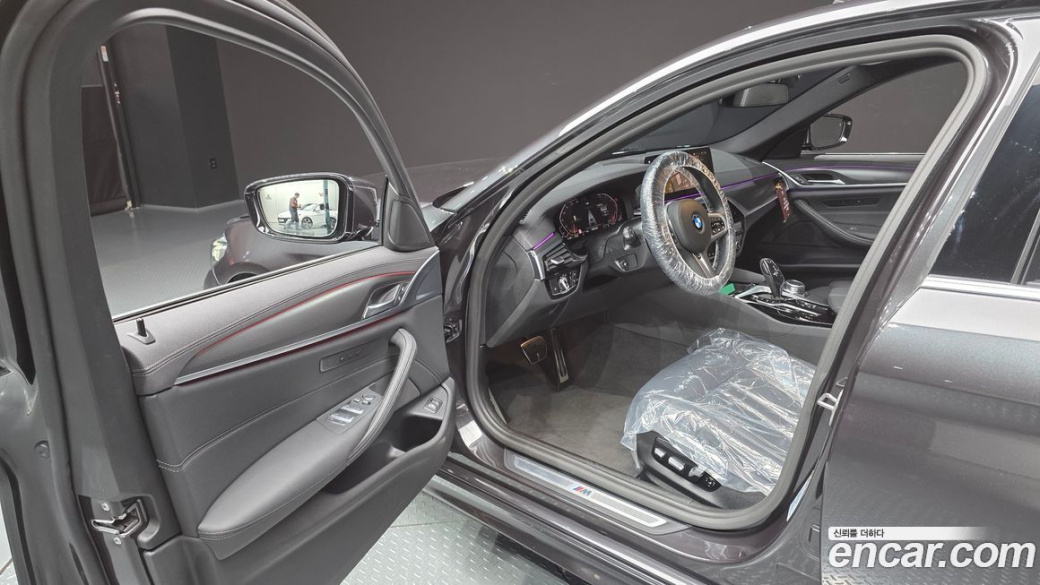 BMW 5-Series 520i M Sport, 2023