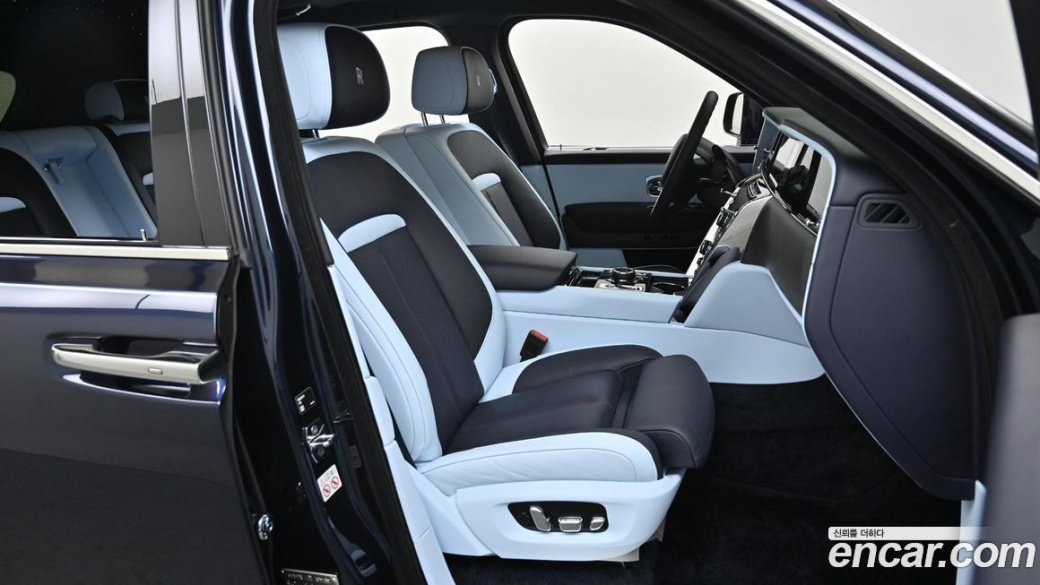 Rolls-Royce Cullinan 6.7 V12, 2025