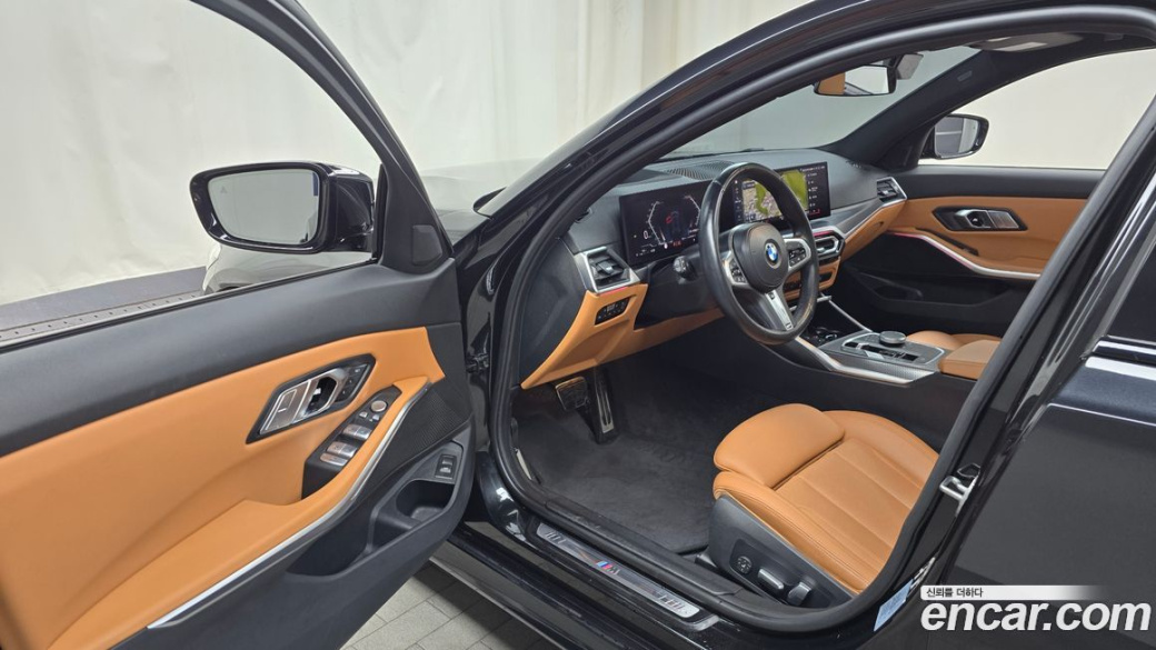 BMW 3-Series 320i Touring M Sports, 2023