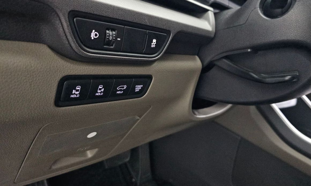 Kia Carnival 9-Seater Prestige, 2025