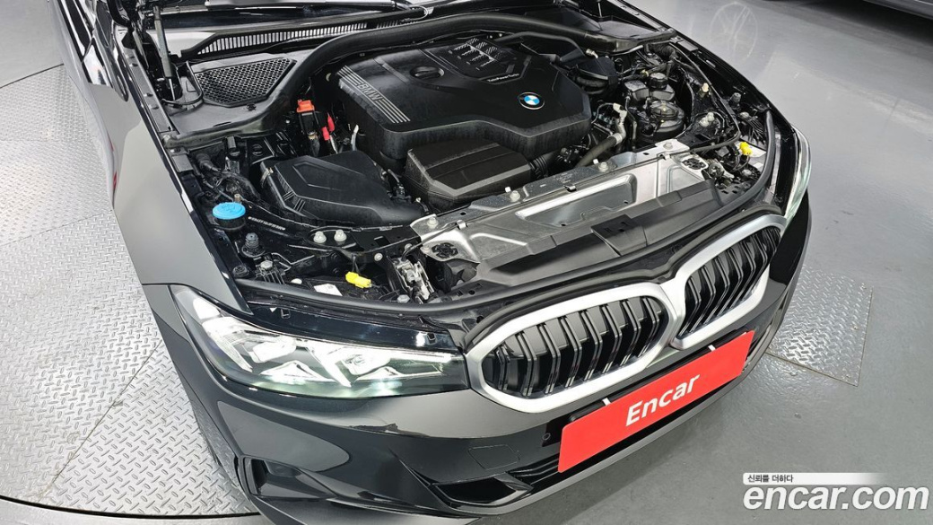 BMW 3-Series 320i Touring, 2024