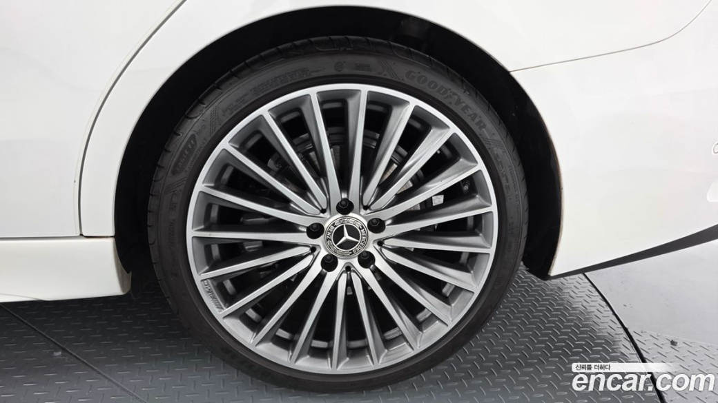 Mercedes-Benz C-Class C300 4MATIC AMG Line, 2024