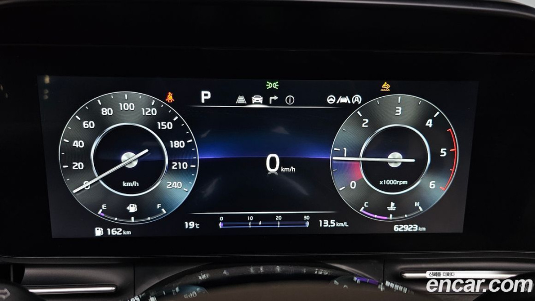 Kia Carnival 9-Seater Signature, 2023